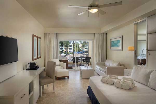 Privilege Honeymoon Junior Suite at Ocean Blue & Sand